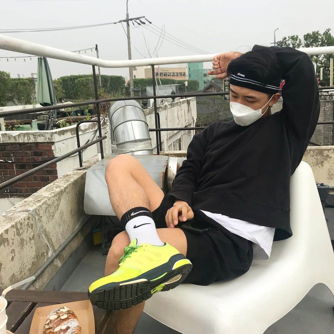 ヒョンミン さんのインスタグラム写真 - (ヒョンミン Instagram)「흐린날의 커피한잔 ☕️」5月25日 16時45分 - woo.jaka