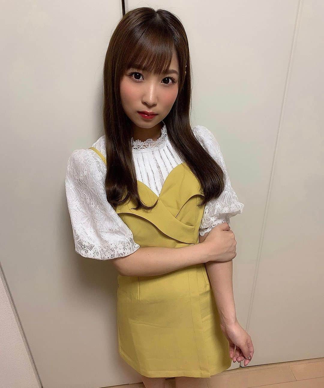 栄川乃亜さんのインスタグラム写真 - (栄川乃亜Instagram)「･ ･ ･ ｢黄色のお洋服に挑戦してみたの｣ ･ ｢良い？😌｣ ･ ･ #通販 #ワンピース #ブラウス #セット #ブランド #タグ付けしてるよ  #2枚 #2行 #物語 #のあたんコーデ」5月25日 16時50分 - noa_eikawa