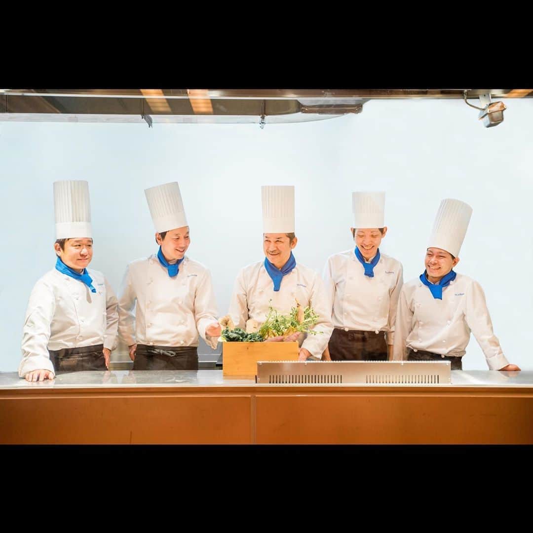 のインスタグラム：「🍽 . シェフ、パティシエ達も 早く婚礼料理を作れる日を 待っています。 . .」
