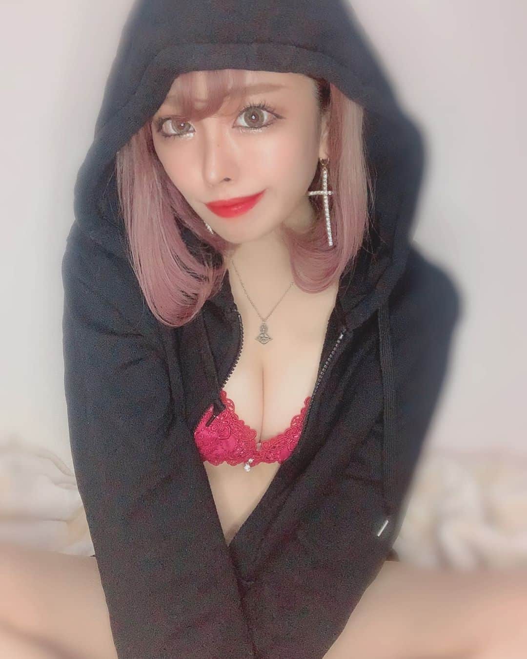 あんじゅのインスタグラム：「♡ ． パーカー集めたい| ˙꒳​˙) ． ．  #Burlesque #バーレスク #バーレスク東京 #大阪 #バーレスク大阪 #北新地 #ミナミ #キャバクラ #ホスト #歌舞伎町 #ダンサー #Japanesegirl #自発ください  #ロリ顔 #グラビア  #ピンクベージュ #ギャル #加工厨 #量産型 #太もも #むちむち #低身長女子 #雰囲気詐欺 #雰囲気好きな人いいね #自撮り界隈  #1mmでもいいなと思ったらいいね #被写体  #パーカー女子 #彼シャツ #ギャルメイク」