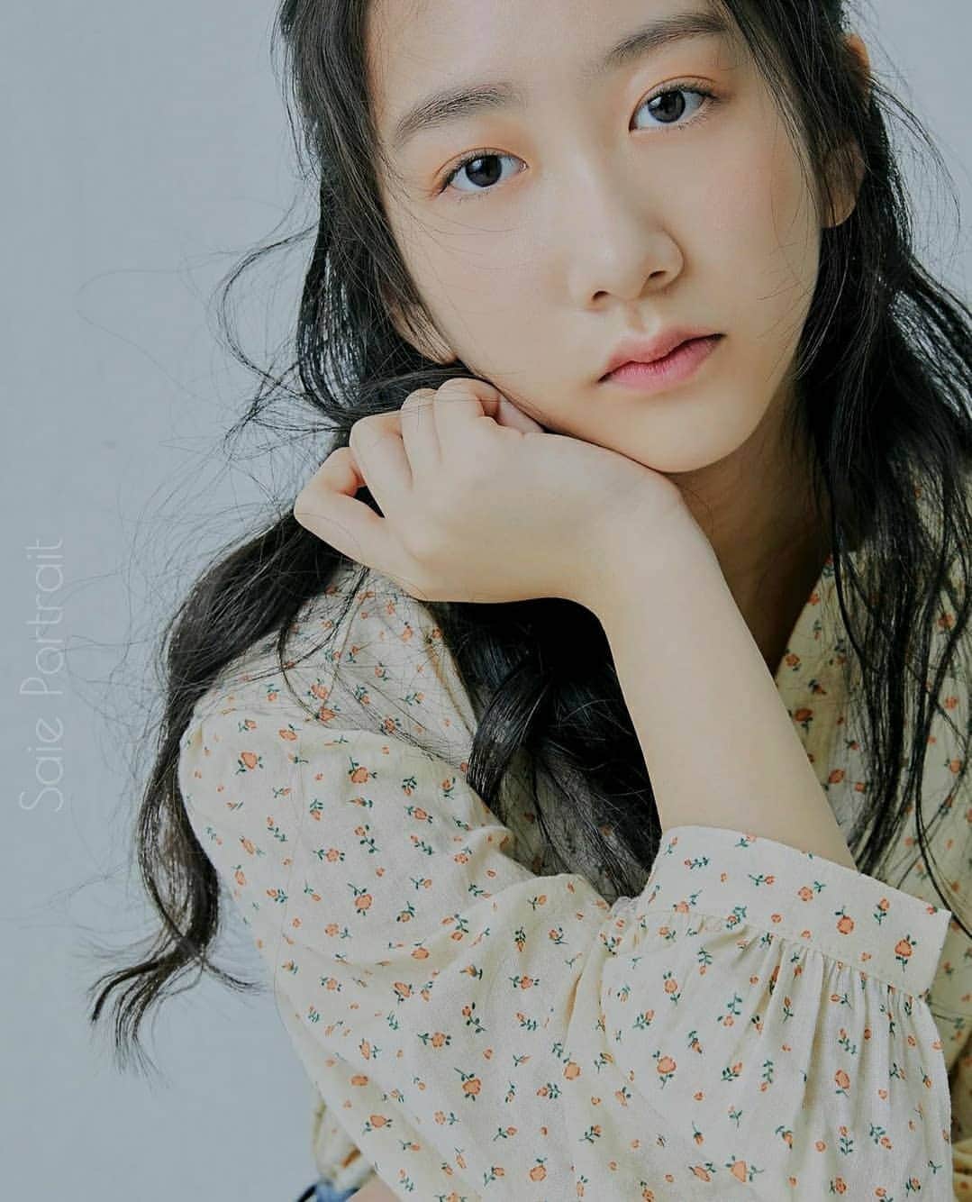 イ・チェミのインスタグラム：「15세 채미의 모습😍 과한 화장이나 꾸밈없이 지금 모습을 가장 자연스럽게 담아주시는 금손 작가님 @saiephotography 감사합니다❤ #2020profile #배우이채미 #사이에프로필」