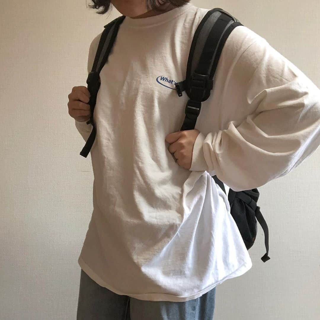 RiLiさんのインスタグラム写真 - (RiLiInstagram)「ロゴデザインがかわいい💞【What’s up? Tシャツ】🌈 ..... シンプルなデザインでロゴの文字がかわいい【What’s up? Tシャツ】👚インスタグラマーのpurinさんが立ち上げたブランドのアイテムなんだとか👫 半袖Tシャツ以外にロンTやパーカーもあるから、1年中What’s up?のお洋服を楽しめちゃう😻古着っぽい感じがかわいいよね🍟 トートバッグやステッカー、キャップなどの小物もチェックしてみてね❗カップルでおそろいで着るのもオススメだよ〜〜🌈 ❣❣❣❣❣ サイトやSNSで掲載させていただくお写真募集中😘📸 かわいいコーデやアイテム、注目スポットなどが撮れたら、ハッシュタグ→#rili_tokyo  を付けて投稿❗ ． Special Thanks💋 Photo by @xxi_ayr @riii9630 @re_re06 @ayr81030 @moe_world_ ． #春 #whatsup #バックロゴ #ロゴロンT #ロンT #ロゴT #カップルコーデ #ベージュコーデ#ワントーンコーデ #シンプルコーデ  #カジュアルコーデ #ガーリーコーデ #置き画 #置き画くら部 #今日のコーデ #コーデ #コーディネート #RiLi  #おしゃれさんと繋がりたい #お洒落さんと繋がりたい #ファッション #패션스타그램 #ootd #outfit」5月25日 18時01分 - rili.tokyo