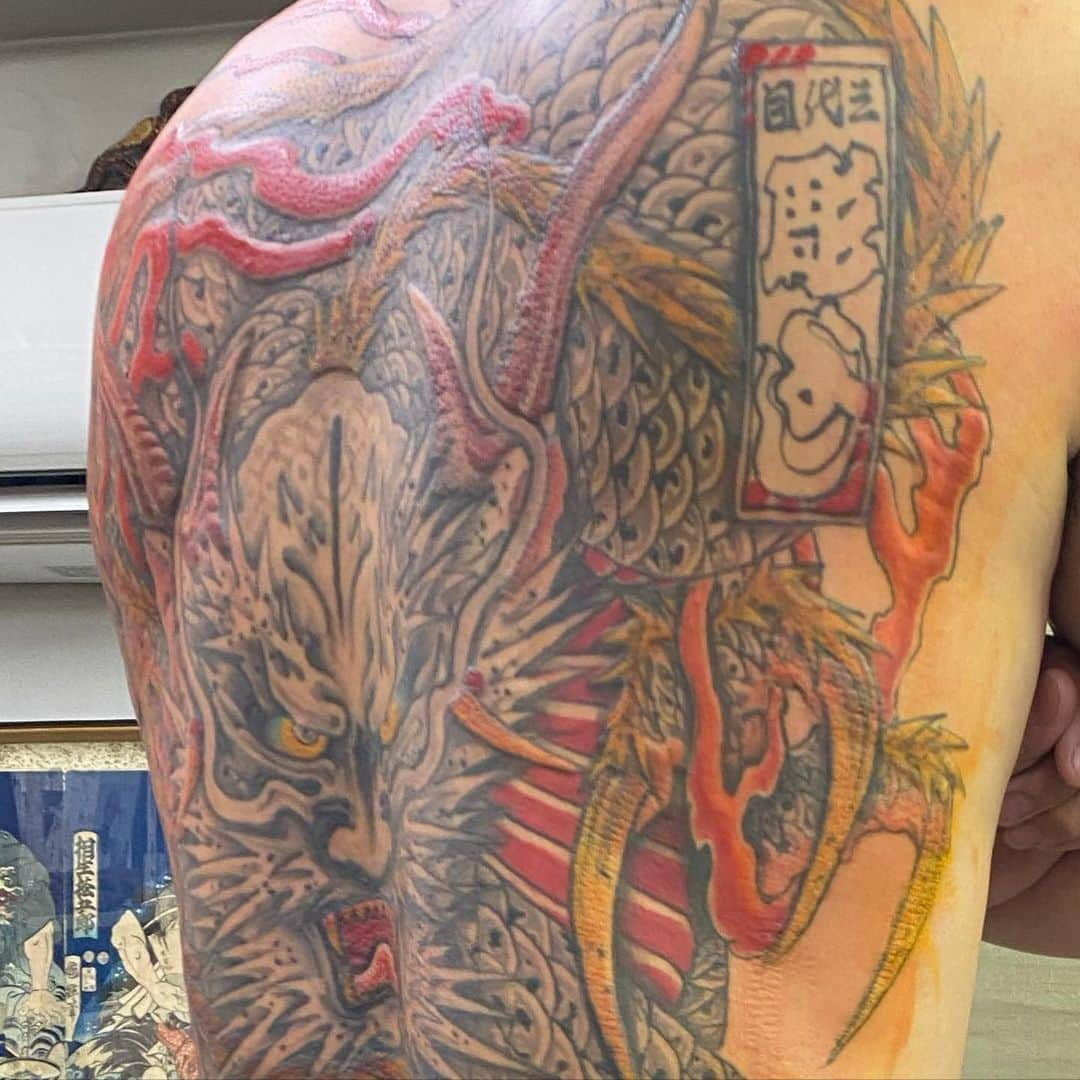 中野義仁さんのインスタグラム写真 - (中野義仁Instagram)「inprogress ‼️ day by day inspiration . freehand  work .  #H2ocean #H2oceanproteam #officialh2ocean #backtatto #traditional #ryu  #freehand #inprogress  #japan #art #artist #artistmafia #friend #tattoos #tattooing #tattoo #tattoomag  #inK #inkdmag #tattoomagazine #tattoos_of_instagram #memarky  #tattoolifemagazine #tattooenelgy #tattooinstagram #tattoomania #artistmafia #tattoocultur #tattoocomunity #tattooculturmagazine #tattooare  @jessyentattoo @dennis_camsupply @yokohama_tattoo_museum @souryou @hnrtiyoshi4.kaku @kiwamijewelry @horiyoshi3shop @taiwantattooconvention」5月25日 18時11分 - horiyoshi_3