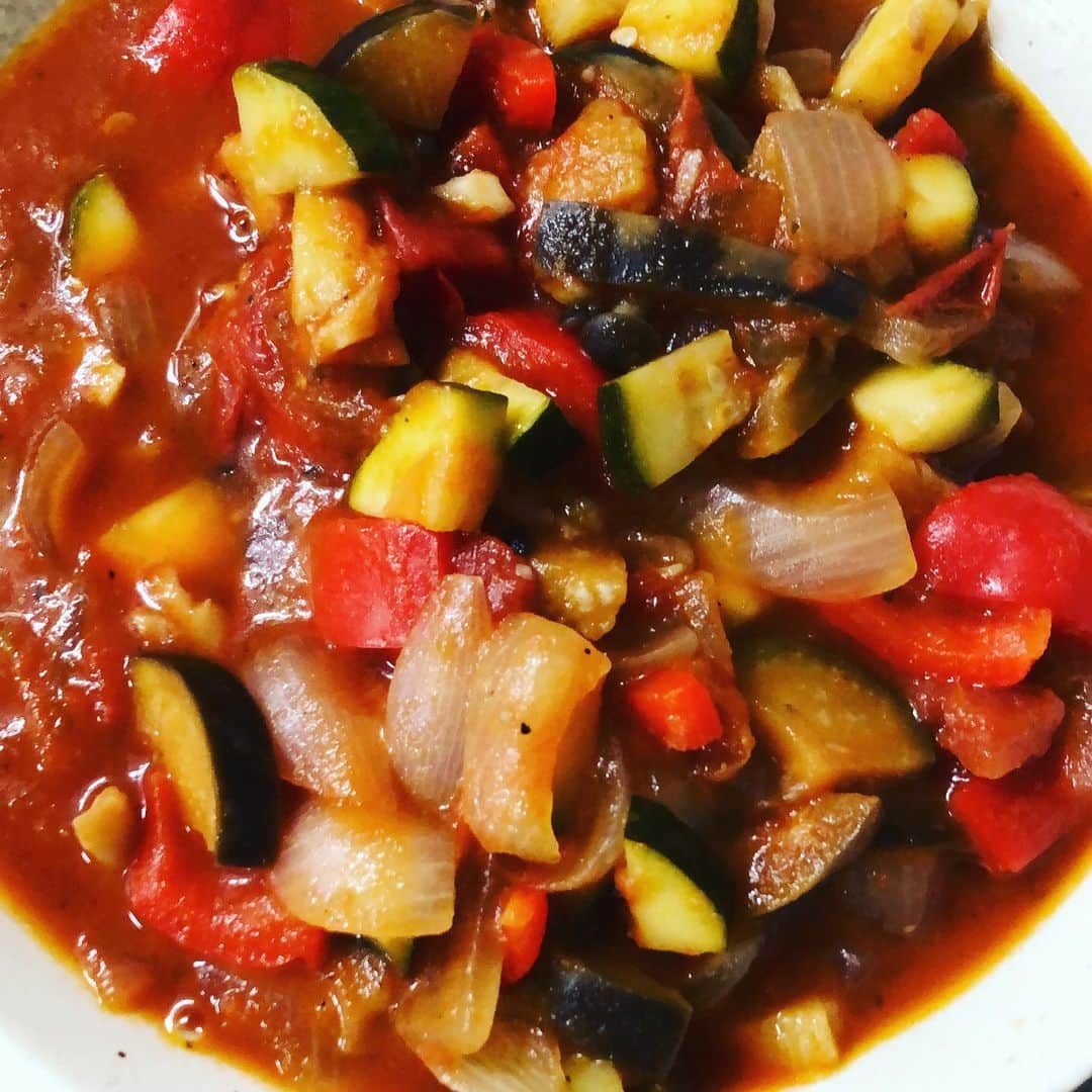 嶺恵斗さんのインスタグラム写真 - (嶺恵斗Instagram)「京都のお野菜 ・ いつも実家に売りに来てくれる 八百屋さんのお野菜🍆 で お家ごはん✨ そのまま食べでも美味しいけど 子供用に揚げてみたり！  これは飲みたくなる…🍺 #お家ごはん #京野菜  #幸せ時間 #母に感謝  #かき揚げ #カポナータ #主婦日記 #嶺恵斗  #love #kyoto」5月25日 18時27分 - etsuko__7