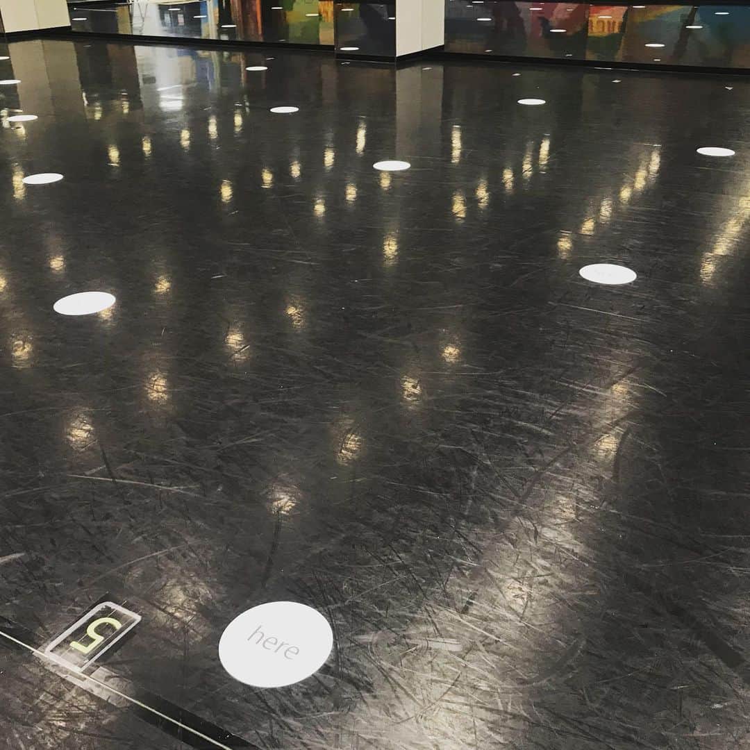 のインスタグラム：「. 東京ダンス&アクターズ専門学校 Tokyo Dance & Actors School .  DATOKYOスタッフが一丸となってウイルス対策完了💝学生の皆さんを迎え入れる準備が整いました📣💕学校で会えるのがとても楽しみです🏫✨ . . #datokyo #宣言解除 #緊急事態宣言解除 #ダンス #俳優 #声優 #専門学校 #渋谷 #tsmshibuya#datokyo#dancer#student#portrait#dance#actor#voiceactor#musictechnology#vocal#musician#concert#musicbusiness#shibuya#tokyo」