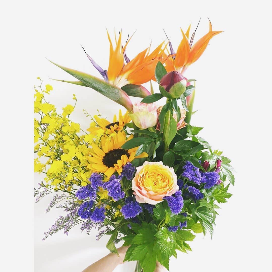 dorlisさんのインスタグラム写真 - (dorlisInstagram)「あれもこれもで凄いボリュームになった🌻🕊　#dorlis #flowers #flower #ストレチア #極楽鳥花」5月25日 18時49分 - dorlis0223