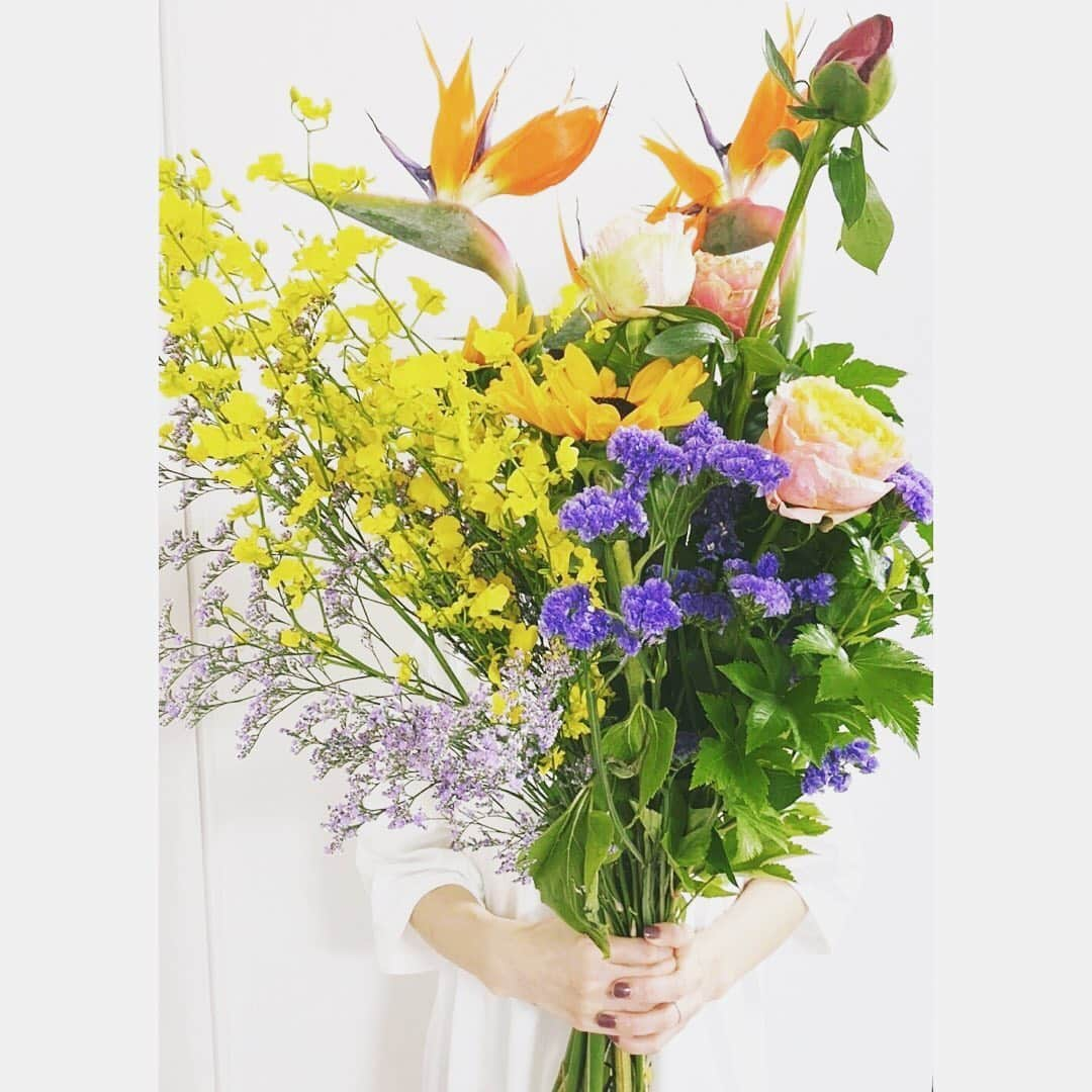 dorlisのインスタグラム：「あれもこれもで凄いボリュームになった🌻🕊　#dorlis #flowers #flower #ストレチア #極楽鳥花」