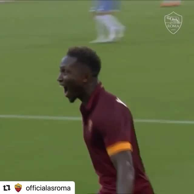 マプ・ヤンガ＝ムビワのインスタグラム：「🙏🏿 Grazie Mille a Tutti. 😃 Grande Momento 👊🏿 #Repost @officialasroma ・・・ 5️⃣ years ago #OnThisDay... how loud did you scream when @mapou.yangambiwa scored? 🤯 #ASRoma」