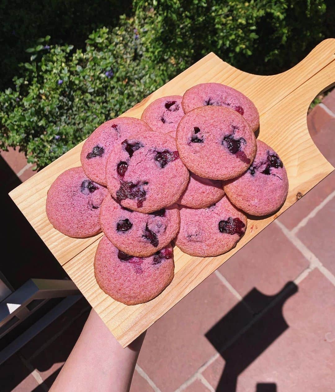 キャシー・ケリーのインスタグラム：「ube blueberry cookies 🤤 which my mom keeps calling “blueberry blueberry cookies” because she doesn’t know what ube is....」