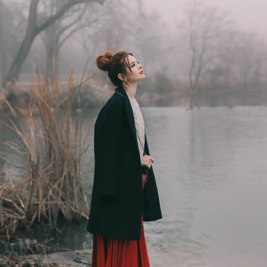 ジェーン・アルドリッジのインスタグラム：「A favorite photo from a foggy day on the lake ❤️」