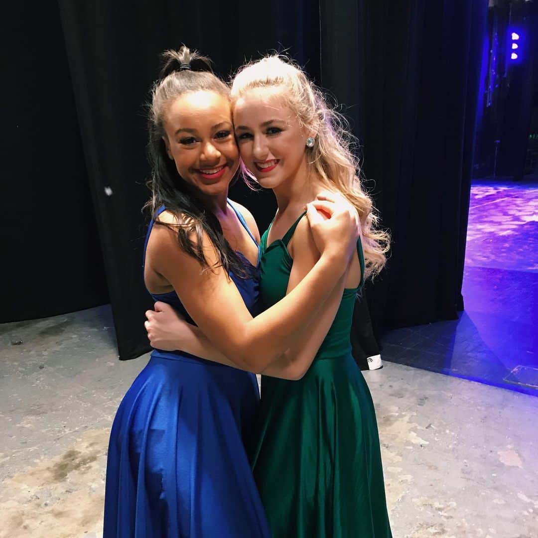 Nia Sioux Frazierさんのインスタグラム写真 - (Nia Sioux FrazierInstagram)「Happy birthday @chloelukasiak !!! Can’t believe you’re 19! So happy we’ve been able to share some great memories together throughout the years. Love and miss you so so so much! Have the best bday ever!💗」5月26日 5時20分 - niasioux