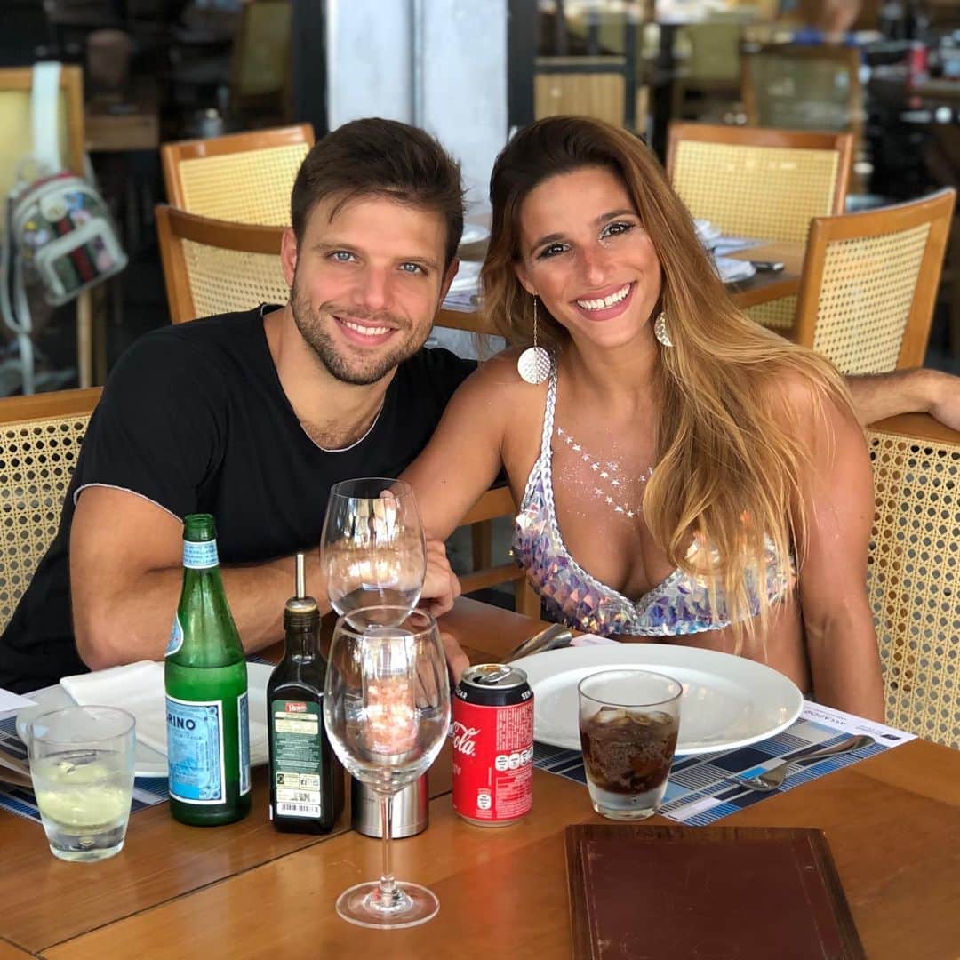ジャジ・バルボサのインスタグラム：「Parabéns pelo nosso dia amor! 1y💙 Eu te amo... Meu eterno carnaval 🎉」