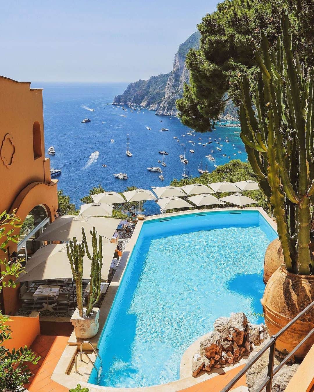 Interior | Lifestyle | Loveのインスタグラム：「Pool view to die for from Natalie Raymond @mygreatescapes | Punta Tragara Hotel and Spa at Capri」