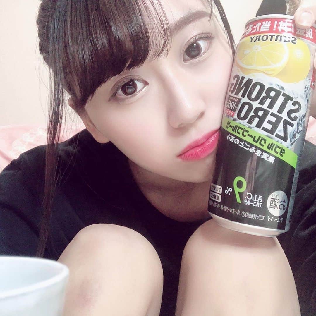 楠木まゆのインスタグラム：「ストロング  #オンラインノミ #zoom演劇 #ありがとうございました #ストロングゼロ #おうち時間 #ストロングゼロへの愛着 #🤤」