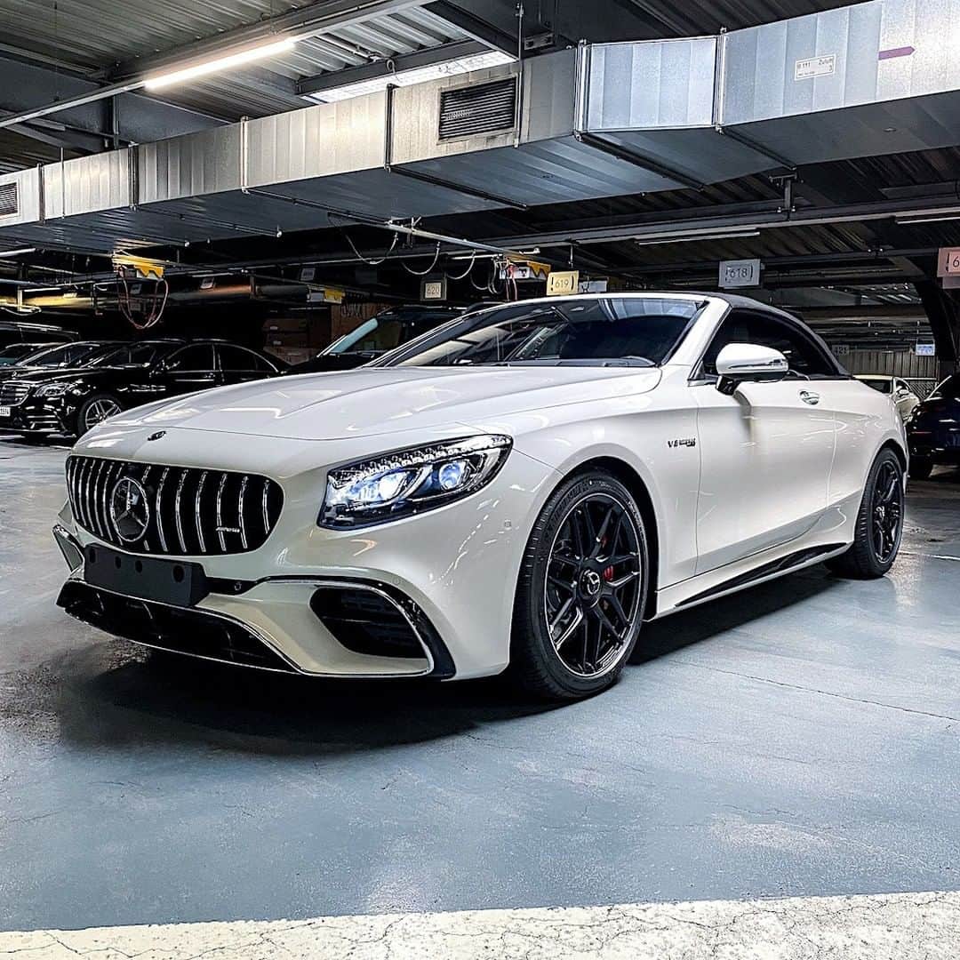 Mercedes AMGさんのインスタグラム写真 - (Mercedes AMGInstagram)「[Kraftstoffverbrauch kombiniert: 12,8 l/100 km | CO₂-Emissionen kombiniert: 294 g/km| amg4.me/efficiency-statement]  The strikingly powerful and elegant Mercedes-AMG S 63 4MATIC+ Cabriolet will captivate from any perspective thanks to its rich styling! 📷@MBKundencenter  #MercedesAMG #SClass #AMG #DrivingPerformance #S63」5月25日 21時01分 - mercedesamg