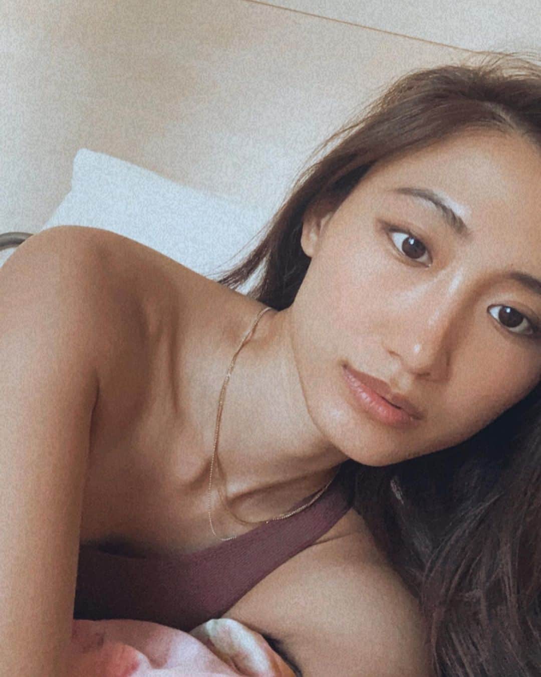 白雪のインスタグラム：「🐻💭🍫👙🧳🚪🌴🥥🏄🏽‍♀️🎡🎰🍔🛒🛍🕰🌏🤎 #今夜の夢の予定」
