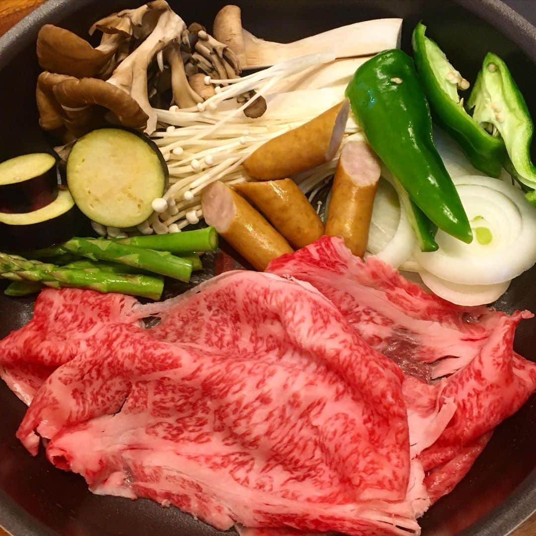 六車奈々さんのインスタグラム写真 - (六車奈々Instagram)「美味しそうなお肉がお買い得だったので、今夜は焼き肉^ - ^  美味しい〜！ #お家ごはん #焼き肉 #美味しい」5月25日 20時59分 - nanarokusha
