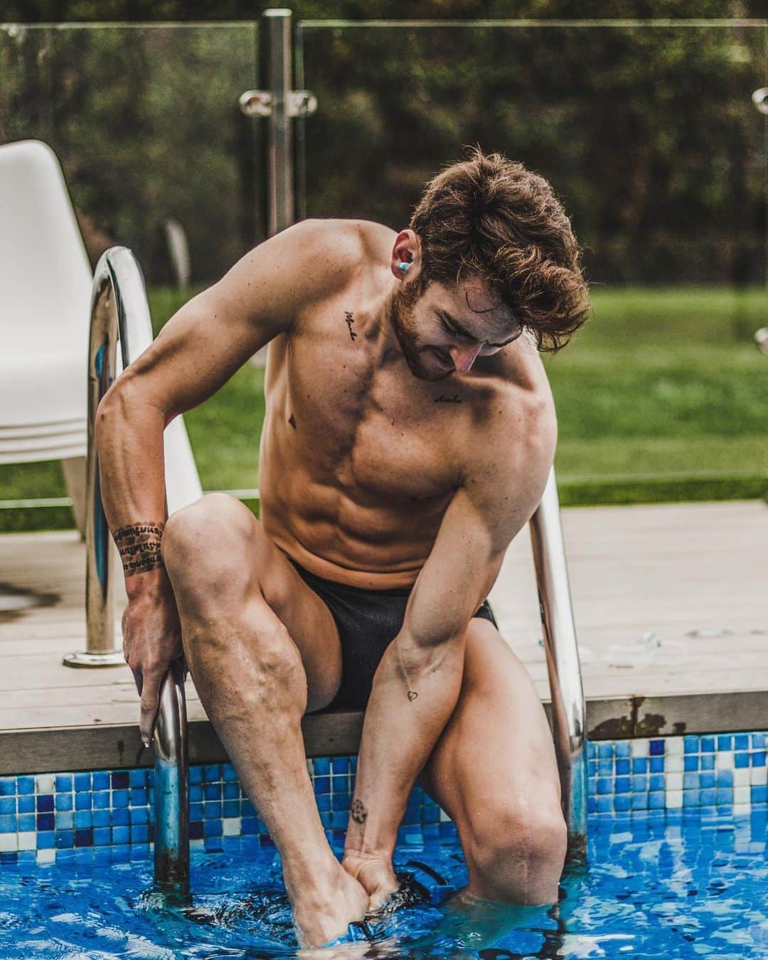 イバイ・ゴメスのインスタグラム：「Tasting new toy! 😀 ¡Ya tengo mi “rodillo” para poder nadar en estático y a gusto! 😜🏊‍♂️」