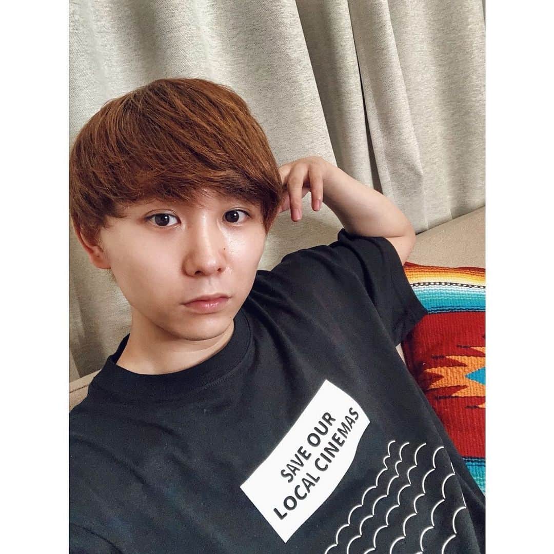 須賀健太のインスタグラム：「2ヶ月以上切ってなかった髪を切りました🦰」