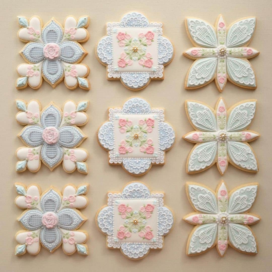 KUNIKAのインスタグラム：「Thank you for many orders!⛲️🦋*⋆ ﻿ ﻿ 受注予約期間が昨夜で終了しました。﻿ ご注文くださった皆さま、ありがとうございます❃﻿ 6月8日より順次発送予定ですので、もう少々お待ち下さい。﻿ 今のところ #kunicookie は私が作った作品例が見れますので、デザインの参考にして頂いても◎﻿ 皆さまの自由でオリジナリティあふれるクッキーのお写真楽しみです🥰﻿ ﻿ #artofkunika」