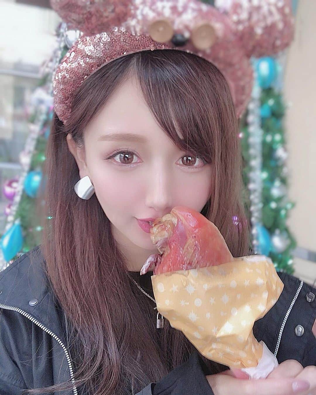 yuu__aaaのインスタグラム：「. . ユニバ行きたいなー☺︎♡ . . #universalstudiosjapan #ユニバ#大阪#お出かけ#ティム#usj#make#ootd #blackpink #blackcode #カラコン」