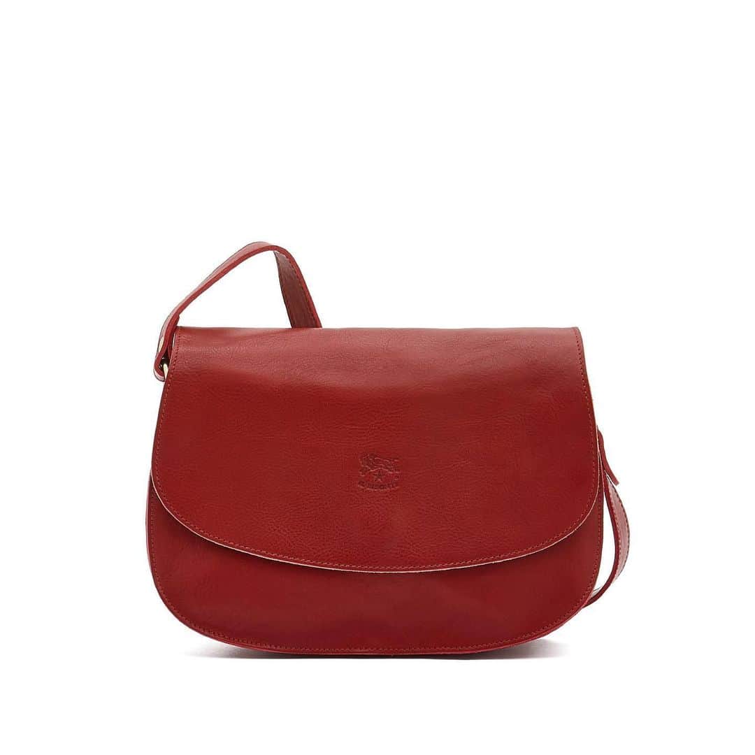 イルビゾンテのインスタグラム：「Simple design, effortless style. ☆ #ilbisonte #accessories #SS20 #leatherbag #madeinitaly」