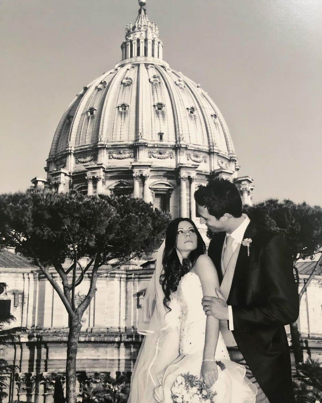 のインスタグラム：「Città del Vaticano  25.05.2012  Auguri a NOI amore mio!!! Ti sposerei altre mille volte! JE T’AIME ❤️」