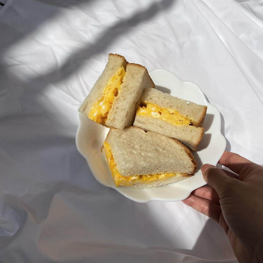 神﨑沙穏さんのインスタグラム写真 - (神﨑沙穏Instagram)「🌤🥪🍳 #eggsandwich #たまごサンド」5月25日 22時11分 - i_am_saon