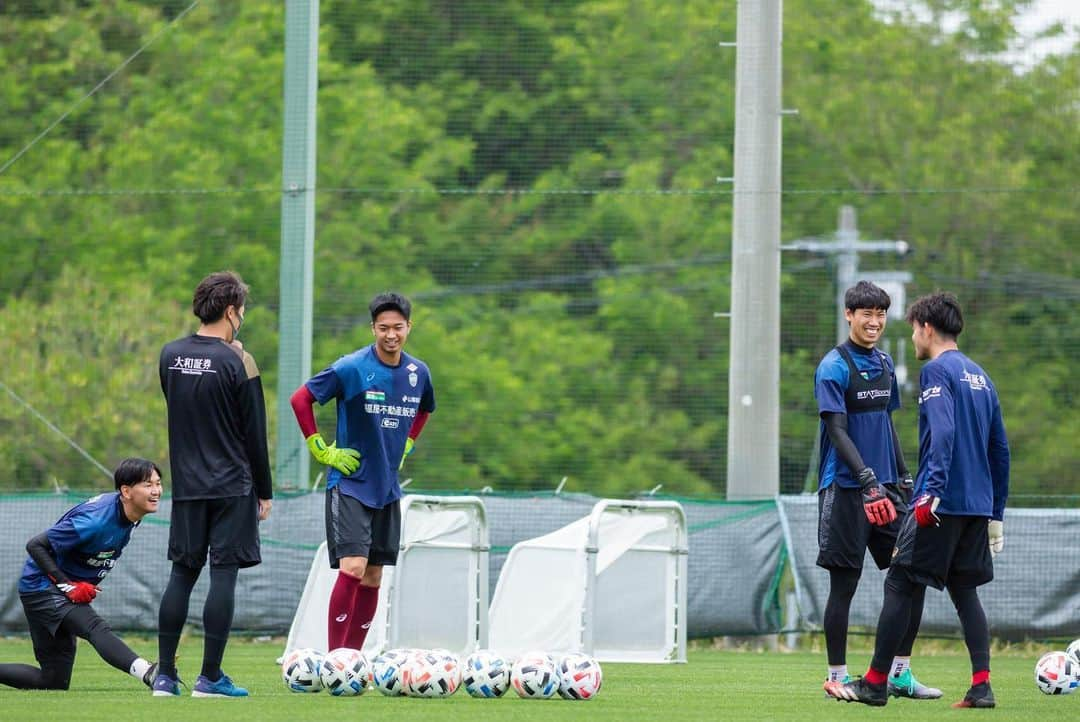 伊藤元太のインスタグラム：「teamGK始動🔥 生活リズムや体のコンデションも少しずつ戻ってきています。 いろんなことが楽しみだ！！ #gk #visselkobe #reusch」