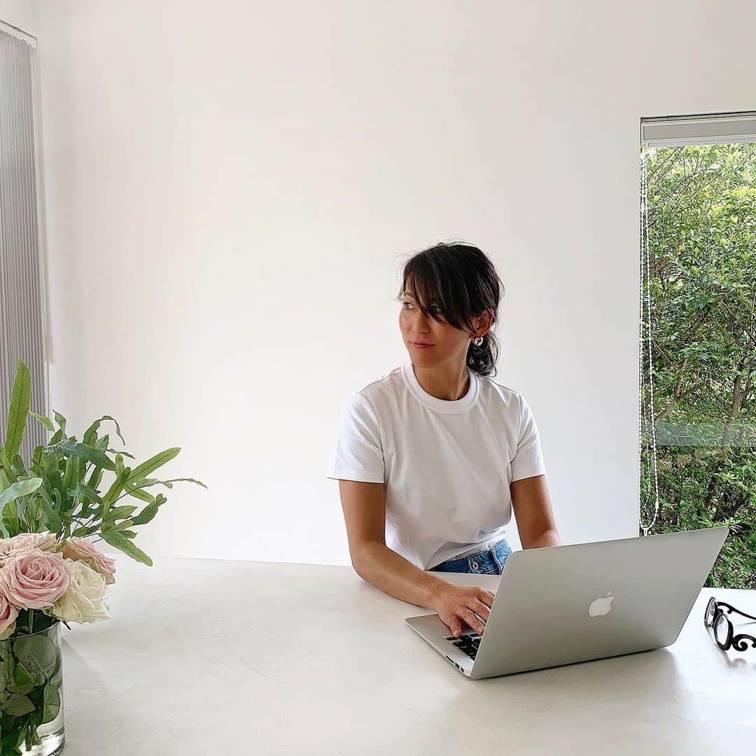 mitsuxmitsu24のインスタグラム：「It’s good value for the money * * 白いTシャツは何枚あっても嬉しい。 UNIQLOのTシャツはコスパも着心地も言うことナシ👍🏾 * * #ユニクロtシャツ部  #ユニt  #クルーネックT #uniqloginza2020ss  #tシャツコーデ  #PR」