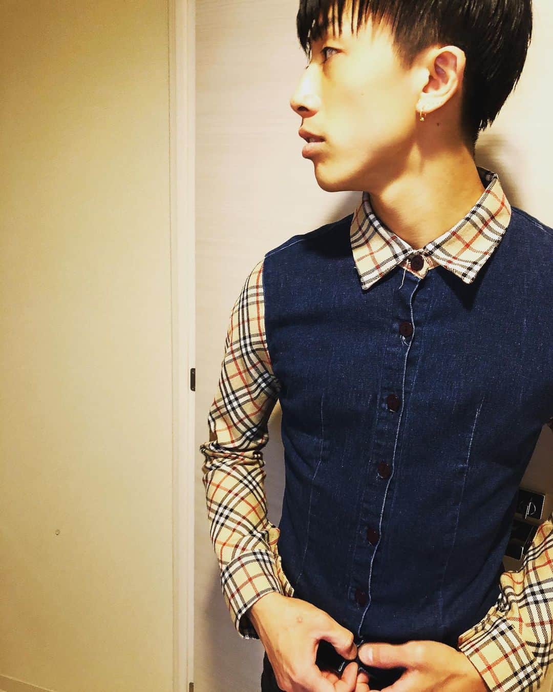 BLADeのインスタグラム：「﻿ ﻿ できる男風﻿ ﻿ #彼女の服 #Burberry」