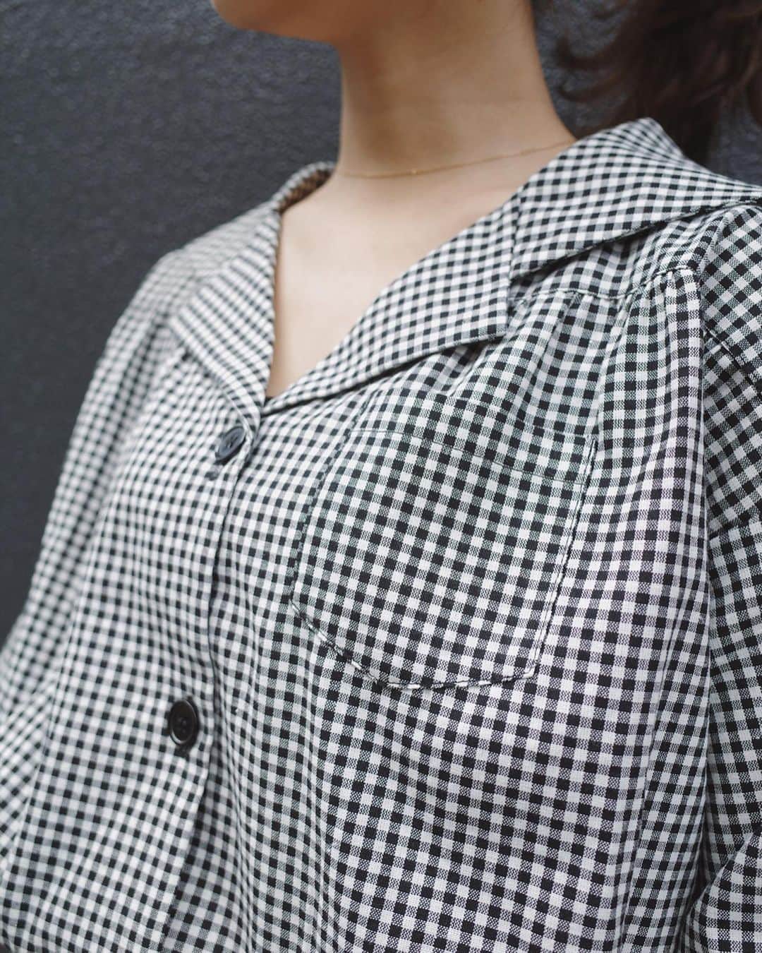 前田希美（まえのん）さんのインスタグラム写真 - (前田希美（まえのん）Instagram)「#のんの私服 去年も発売して大人気だったシャツ。 アップデートして 今年も発売しちゃいます。 28日に発売予定。 こちらも￥3,990です。  生地が夏仕様に。 そしてギンガムチェックの白の部分が オフホワイトになって 優しい印象で合わせやすく。  さらっと着れるので これからの季節は手放せないアイテムです。  N WITH.のスキニーと合わせると めっちゃかわいいので このコーデかなりお気に入りです。  お気に入りのスニーカーは @maisonkitsune 🦊  #のんの私服 #nwith #エヌウィズ #nwithcode #maisonkitsune #fashion」5月25日 22時09分 - maeda_nozomi