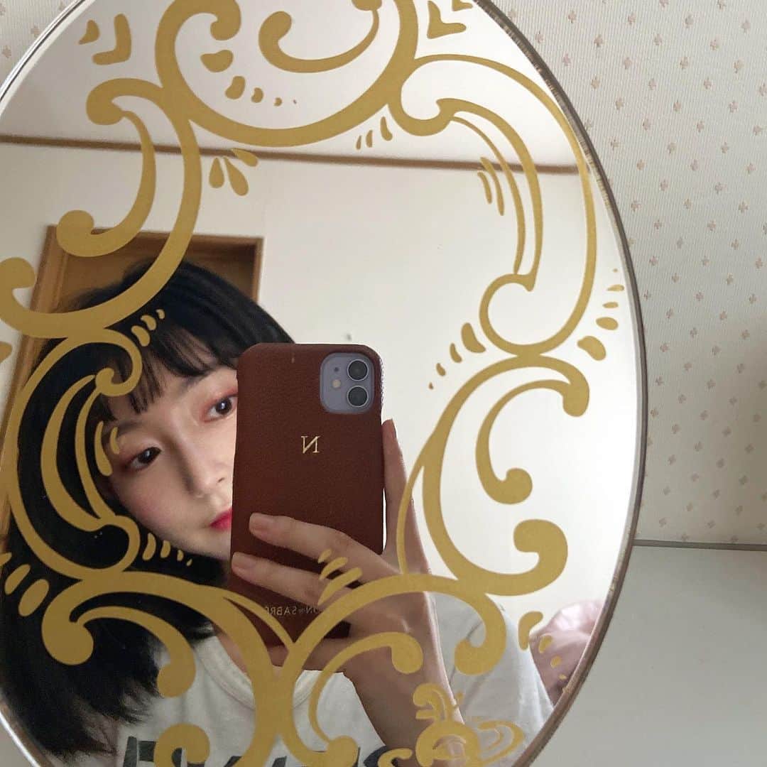 のインスタグラム：「久しぶりのインスタライブ初めてコラボ配信？をしたけどすごく楽しかった☺️💗 またやりたいなー！🌻 紹介した眉毛サロンは @vanish_eyebrow ですよ◎ コロナ落ち着いたら眉毛整えに行かねば😭」