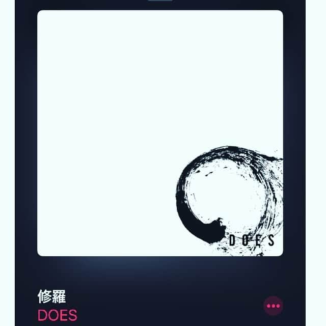 庄村聡泰のインスタグラム：「てなりますと、#does さん聴いちゃいますよね。  #なうぷれ #does  #銀魂 #修羅  #曇天  #バクチダンサー」