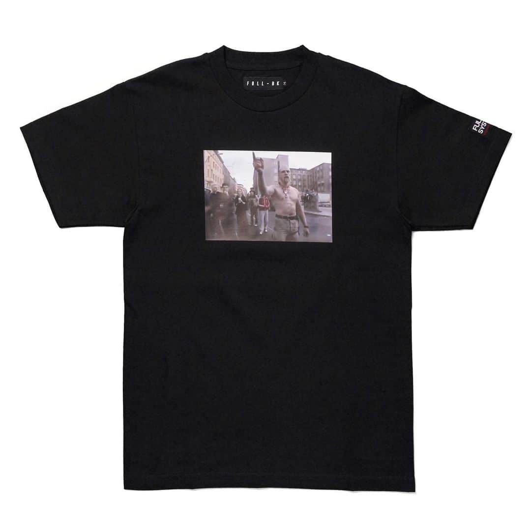 DJ DARUMAのインスタグラム：「昨夜ABEMAで着てたTシャツ 再販しました⚓️(最後透明になっちゃいましたが🧊) 個人的にはおじいちゃんになるまで着倒す予定の1枚。」