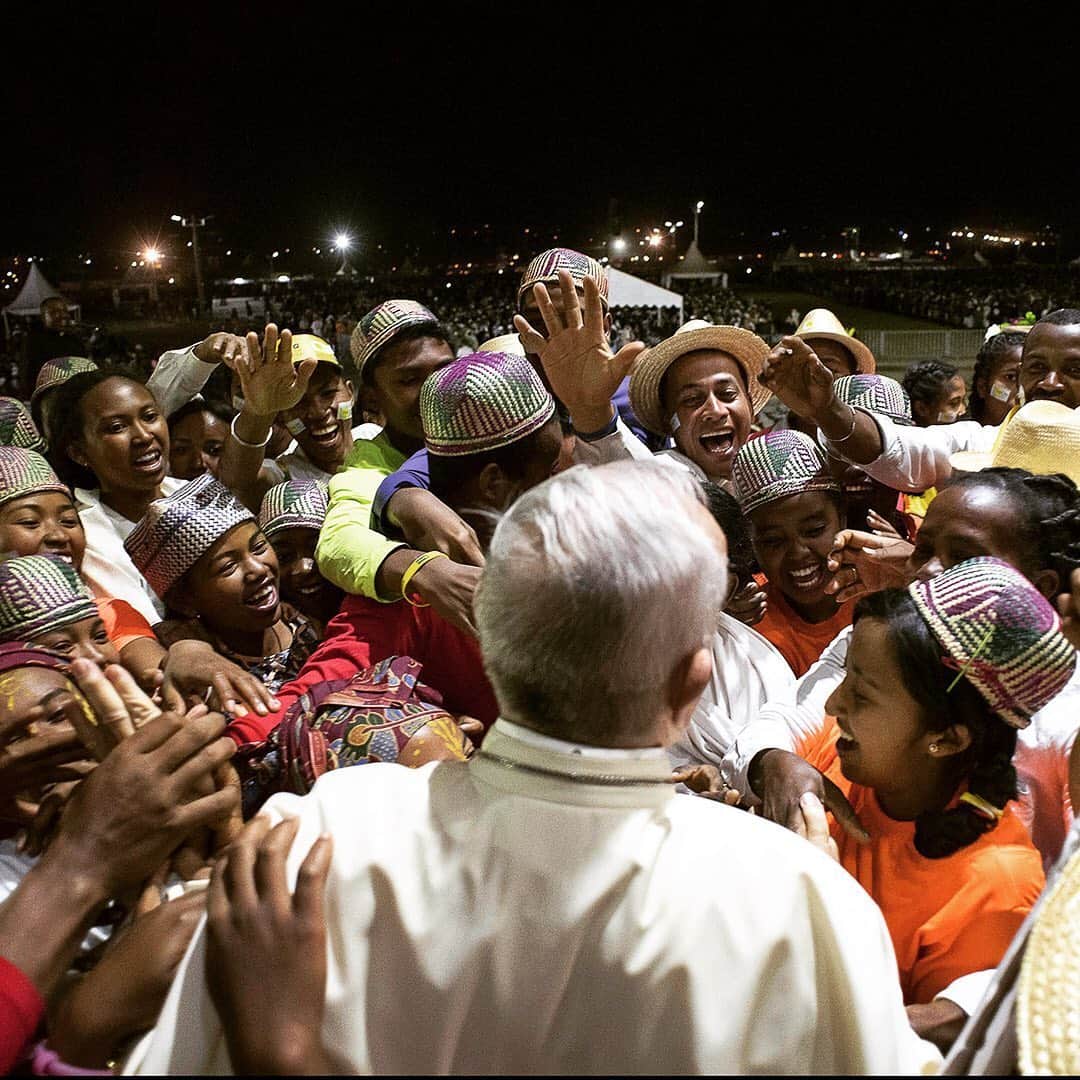 フランシスコ（ローマ教皇）さんのインスタグラム写真 - (フランシスコ（ローマ教皇）Instagram)「#AfricaDay  #tb (7-9-2019)」5月25日 23時03分 - franciscus