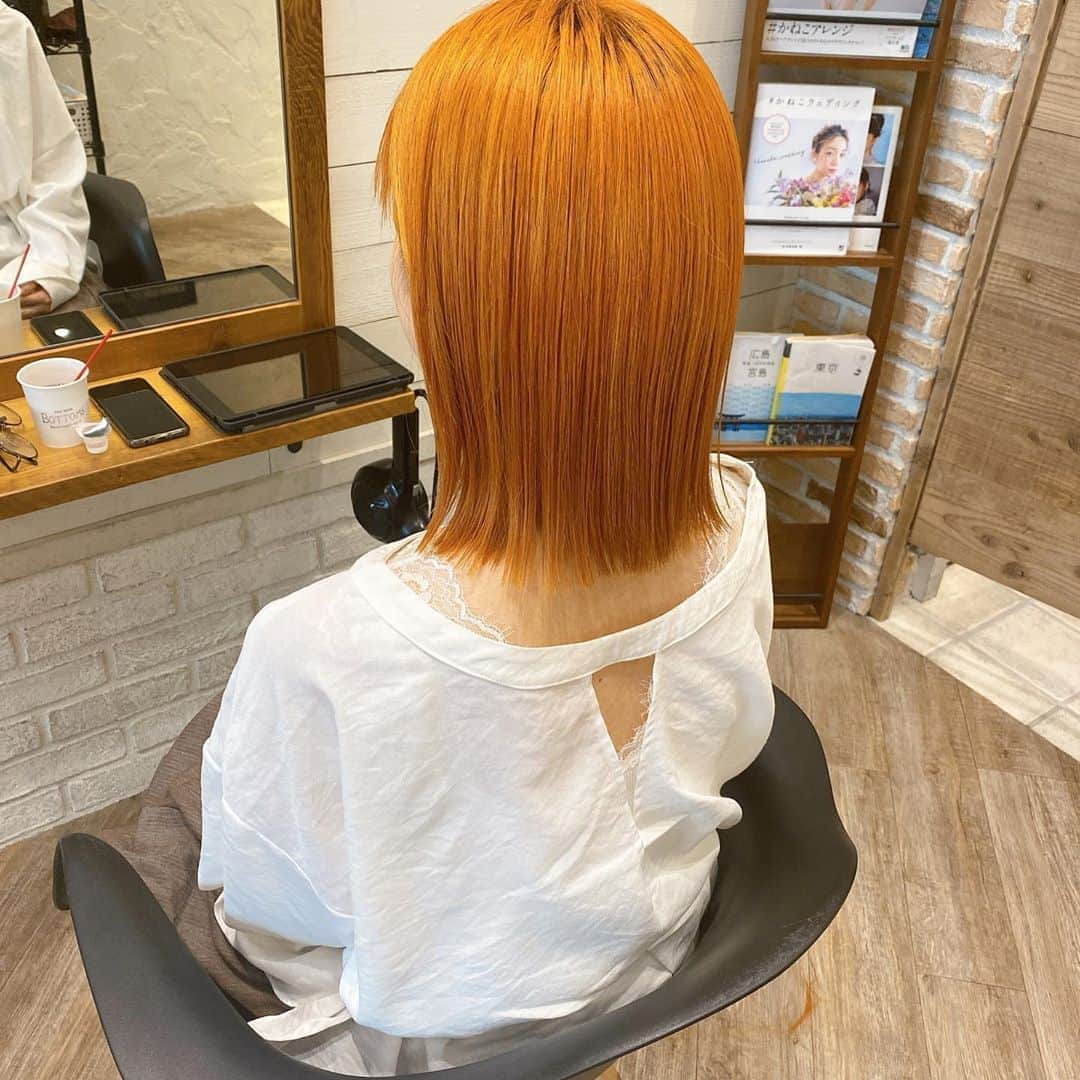 金子真由美さんのインスタグラム写真 - (金子真由美Instagram)「* Orange hair 🍊 * 6月より、定休日と日曜日、祝日以外出勤することになりました☝️ * 世の中の状況次第ではございますが、、 皆さまとお会いできます日を楽しみにしております🧡 * * #ヘアカット #外ハネボブ #外ハネミディアム #ワンレンボブ #ワンレン #ブラントカット」5月25日 22時57分 - kanekomayumi12