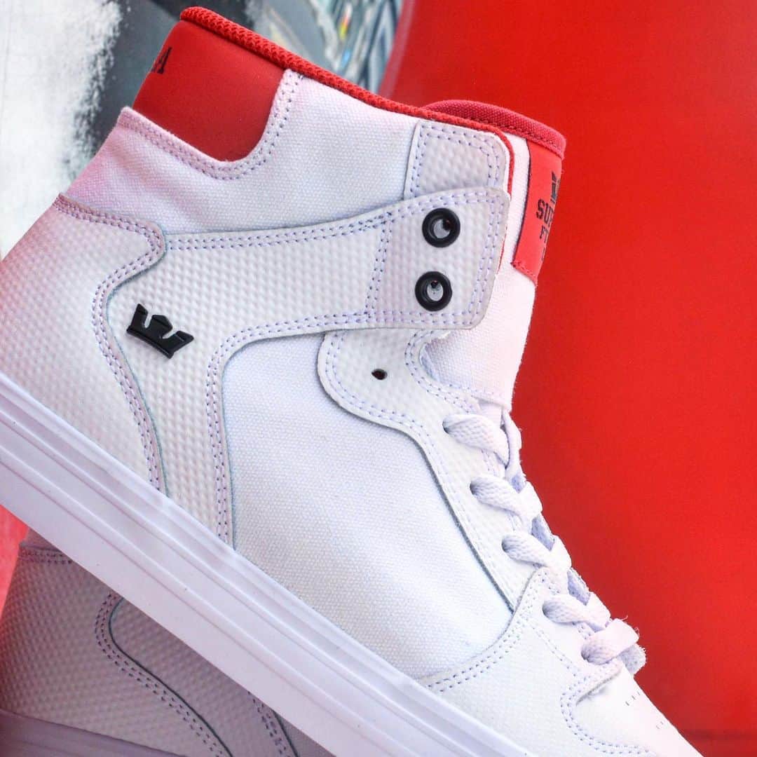 SUPRA TOKYOさんのインスタグラム写真 - (SUPRA TOKYOInstagram)「【VAIDER】 -WHITE CANVAS RED-  STORE & ONLINE . #suprafootweartokyo  #sneaker #vaider」5月25日 22時58分 - supratokyo