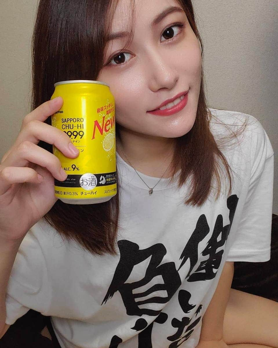 江藤彩也香さんのインスタグラム写真 - (江藤彩也香Instagram)「いえーい！どっち飲む～？？？笑  #宅飲み #おうちじかん #自粛解除 #わーい #ほろよい #レモンサワー #働いたら負け #働いたら負けtシャツ #アイドルマスターシンデレラガールズ #双葉杏 #杏ちゃん #アイマス #アニメ #アイドル #お気に入り #tshirt #idol #idolmaster #anime #sake #alcohol #selfie #love #instagood #follow」5月25日 22時59分 - sayakadayo_