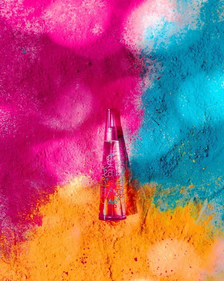 リリー＝ローズ・メロディのインスタグラム：「Playing with light and colors for @isseymiyakeparfums new beautiful fragrance Shades of Kolam ✨ #movedbynature #leaudissey」