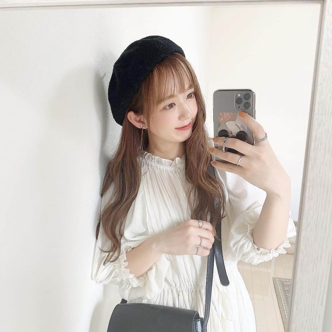 のインスタグラム：「ㅤㅤㅤㅤㅤㅤㅤㅤㅤㅤㅤㅤㅤ ㅤㅤㅤㅤㅤㅤㅤㅤㅤㅤㅤㅤㅤ ㅤㅤㅤㅤㅤㅤㅤㅤㅤㅤㅤㅤㅤ #ootd 🩰 ㅤㅤㅤㅤㅤㅤㅤㅤㅤㅤㅤㅤㅤ いつかの人気だったコーデ🕊！ ㅤㅤㅤㅤㅤㅤㅤㅤㅤㅤㅤㅤㅤ マツエクもう約3カ月してないので 自睫毛だし目力ないけど この期間に睫毛が少し 伸びた気がします😳💕( 笑 )☜ ㅤㅤㅤㅤㅤㅤㅤㅤㅤㅤㅤㅤㅤ これを機にマツエクももう完全にやめようかなあ😂 おすすめの睫毛美容液とか知ってる方いますか？😳 ㅤㅤㅤㅤㅤㅤㅤㅤㅤㅤㅤㅤㅤ ㅤㅤㅤㅤㅤㅤㅤㅤㅤㅤㅤㅤㅤ ❤︎ dress : #mystic ❤︎ bag : #editsheen ❤︎ béret : #reca ❤︎ shoes : #teva ㅤㅤㅤㅤㅤㅤㅤㅤㅤㅤㅤㅤㅤ ㅤㅤㅤㅤㅤㅤㅤㅤㅤㅤㅤㅤㅤ 緊急事態宣言解除みたいだけど 自粛要請は解除じゃないみたいなので 第二波がこないことを願って もう少し気を引き締めていかないとですね🥺💭 ㅤㅤㅤㅤㅤㅤㅤㅤㅤㅤㅤㅤㅤ ㅤㅤㅤㅤㅤㅤㅤㅤㅤㅤㅤㅤㅤ そして今年中には良い報告ができるように ある事を頑張っているので はやく報告できるように 頑張ります😭💕！いつもみてくださってる方々 本当にありがとうございます🙇‍♀️💓 ㅤㅤㅤㅤㅤㅤㅤㅤㅤㅤㅤㅤㅤ ㅤㅤㅤㅤㅤㅤㅤㅤㅤㅤㅤㅤㅤ #harucd ㅤㅤㅤㅤㅤㅤㅤㅤㅤㅤㅤㅤㅤ」