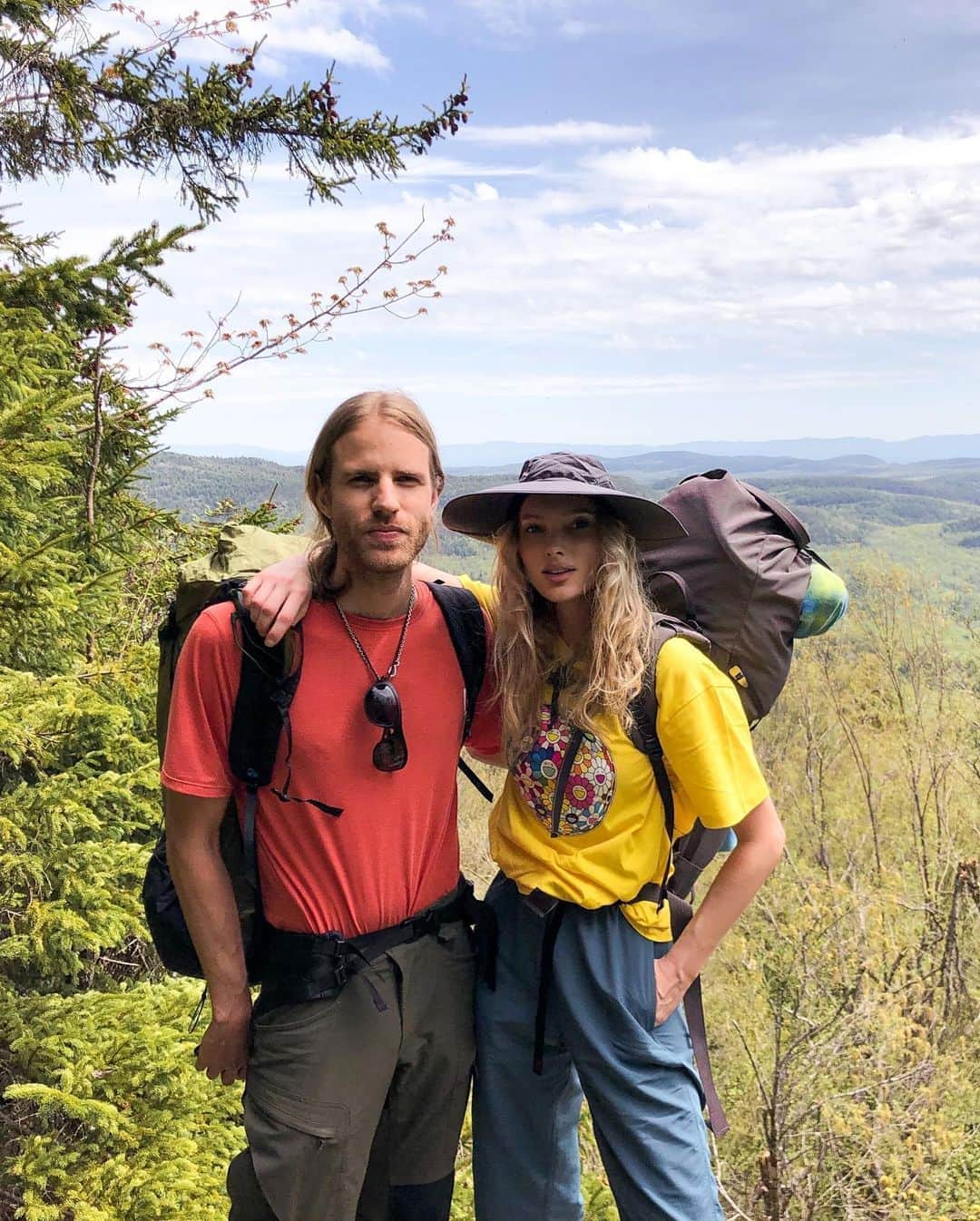 エルザ・ホスクさんのインスタグラム写真 - (エルザ・ホスクInstagram)「Happy bday baby!!! This trip was for you❤️4 days of camping bliss- I love u forever @tomtomdaly !! my double O Goose😊」5月25日 23時21分 - hoskelsa