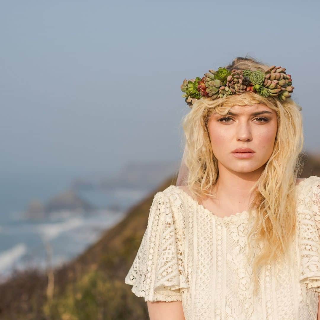 ミナさんのインスタグラム写真 - (ミナInstagram)「Beautiful @lucierosedonlan rocking our Tilly and Minna dresses. You can now see more pictures of this beach photo shoot from few years back on our website. Link in bio. I'm in love with the wreath made of succulents 😍 ⁠ ⁠ Photography: @mariannetaylor ⁠ ⁠ #indiebridelondon #bridaldresses #weddings2020 #alternativewedding #sustainablewedding #ethicalwedding #londonwedding #ukwedding #vintagestylewedding #barnwedding #citywedding #bohemianwedding #laidbackwedding #farmwedding #summerweddings #teepeewedding #tipiwedding #beachwedding #churchwedding #smallwedding #beachweddingideas #londonbride #ukbride #festivalbride #bohemianbride #indiebride #alternativebride #beachwedding #succulentwreath ⁠」5月25日 23時38分 - indiebride.london