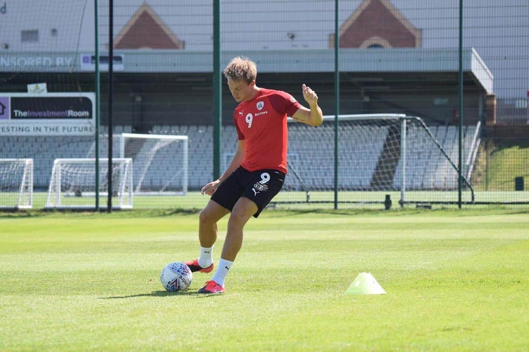 コーリー・ウッドローのインスタグラム：「Nice to be back 🔴⚪️」