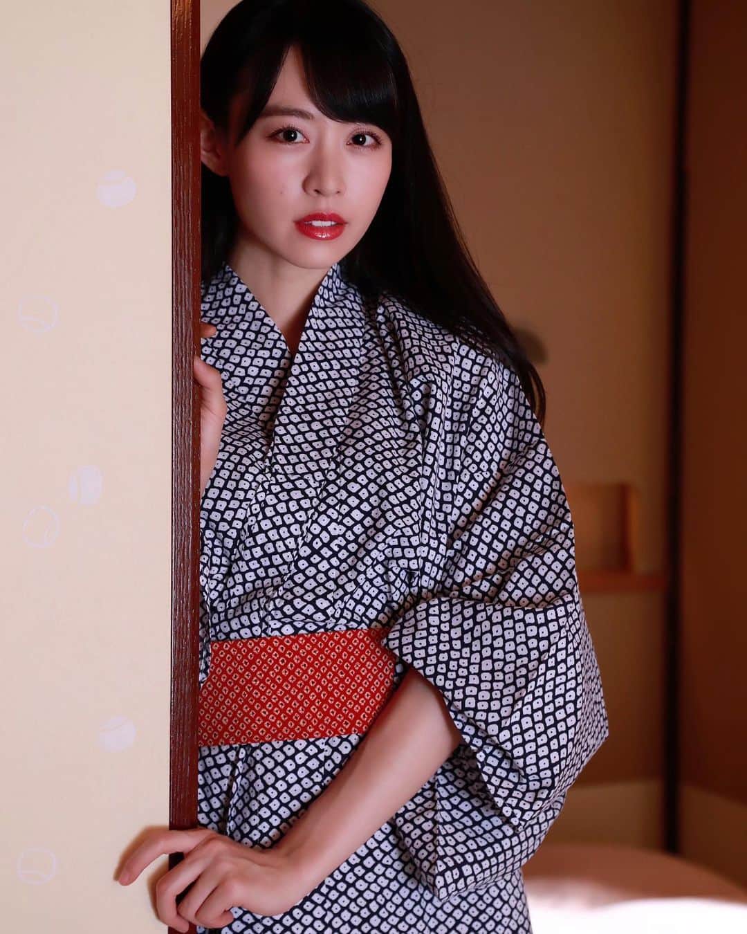 千倉里菜のインスタグラム：「寝るよ〜？😌 . . . . . * . _ #goodnight #おやすみなさい #写真集 #温泉 #旅館 #和室 #古民家 #ポートレート #portrait #photo #japan_of_insta #japanese #Japanesemodel #asia #follow #followｍe」
