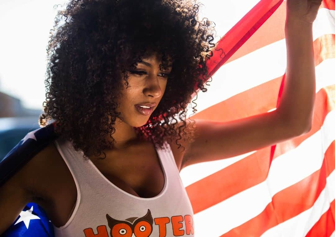 Hootersさんのインスタグラム写真 - (HootersInstagram)「Thank you for your service 🇺🇸 #MemorialDay TODAY all Active Duty Military and Veterans eat free from select menu items with any beverage purchase.  Can’t make it in for dine-in? Get 20% off your curbside pickup order! Just show your ID. *Valid at participating locations only. Cannot be combined with other offers.」5月26日 0時02分 - hooters