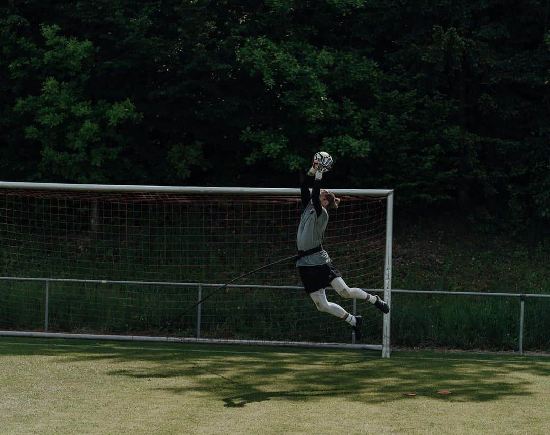 ロリス・カリウスさんのインスタグラム写真 - (ロリス・カリウスInstagram)「Work work work💪🏻👊🏻」5月26日 0時02分 - loriskarius