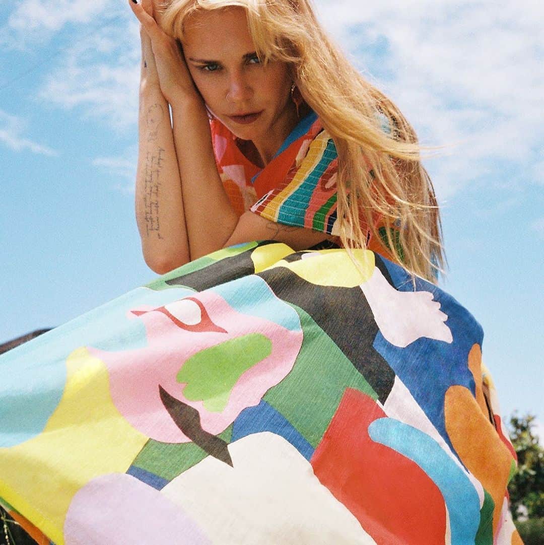 デシグアルのインスタグラム：「Missing that freedom feeling? Choose a colourful dress and let your body and mind flow. Remember, life is probably not the same, but it will be awesome again.  #MirandaLovesDesigual #LifeWillBeAwesomeAgain」