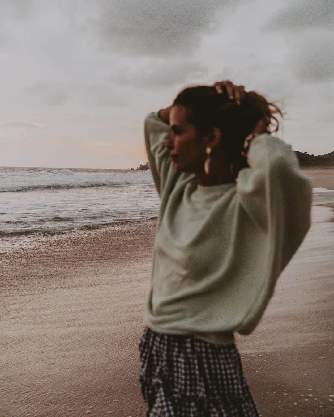 Collage Vintageさんのインスタグラム写真 - (Collage VintageInstagram)「Can’t wait to walk on the beach again 🌊 ¡Que ganas tengo de volver a pisar una playa! 🌊」5月26日 5時48分 - collagevintage