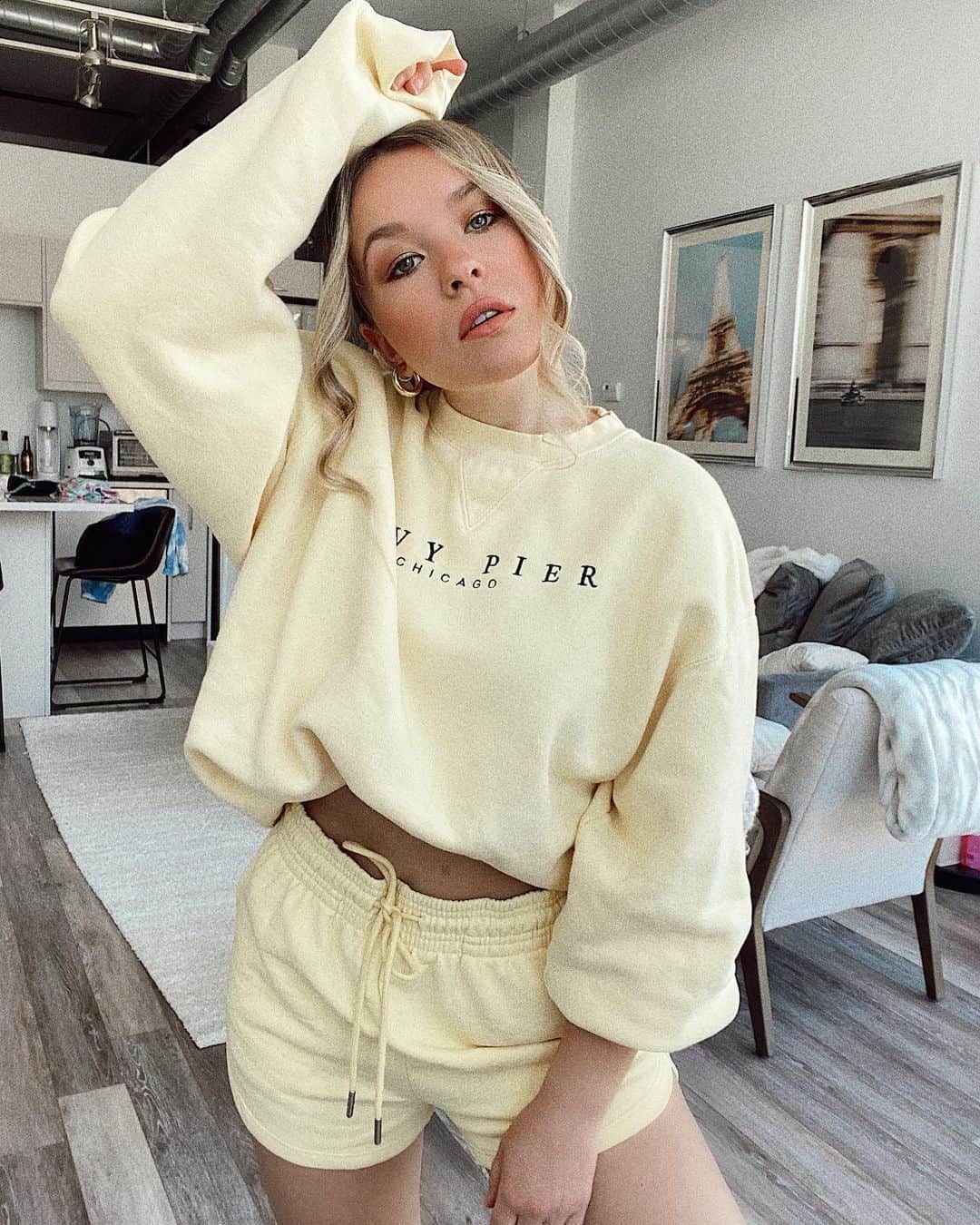 トーリ・ウェブスターのインスタグラム：「and it was all yellow 💛🌈🍋」